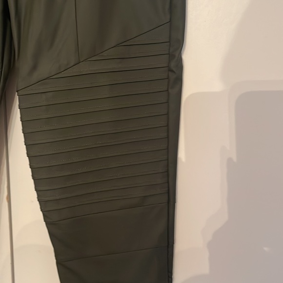 Plush Legging - Picture 5 of 11